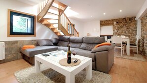 Smart TV, ping pong - Casa de Descanso - Three Bedroom Villa, Sleeps 5 (O Porriño)