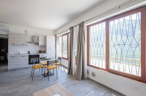 Fridge, oven, stovetop, coffee/tea maker - Little Paradise - Lake Lugano View (San Mamete)