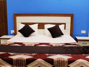 4 bedrooms, WiFi, bed sheets