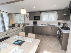 Dishwasher, cookware/dishes/utensils - Haven (Cockermouth)