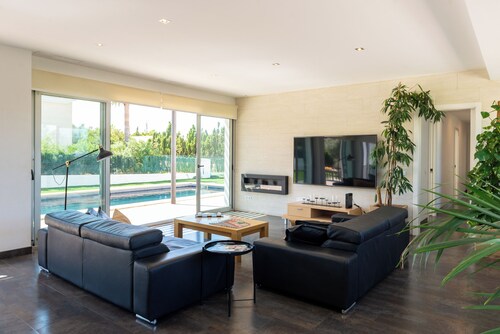 Luxury villa by the sea Minimum 32 days