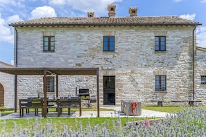 House | 6 bedrooms
