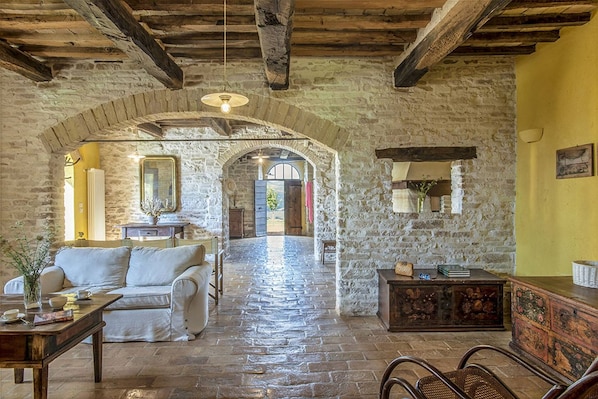 House | 6 bedrooms