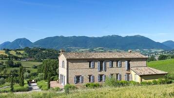 Villa, fumatori | 4 camere