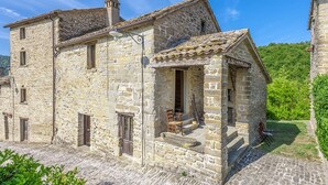Villa, Smoking - Casa del Mandorlo 6 2 by Marche Holiday Villas (Mercatello sul Metauro)