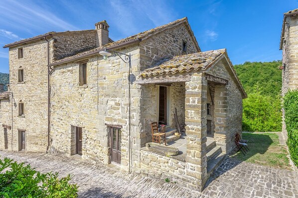 Room - Casa del Mandorlo 6 2 by Marche Holiday Villas (Mercatello sul Metauro)