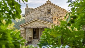 Villa, Smoking - Casa del Mandorlo 6 2 by Marche Holiday Villas (Mercatello sul Metauro)