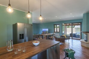 Villa, fumeurs | 4 chambres