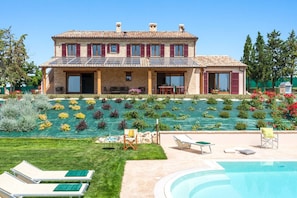 A two-story house with a swimming pool, outdoor seating, and a garden with various plants. - I Gelsi 12 2 in Orciano di Pesaro (Terre Roveresche)