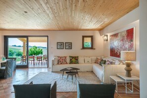 Villa, Smoking