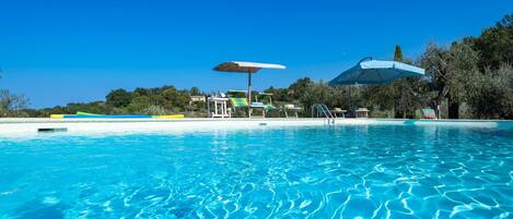 Villa, fumatori | 5 camere