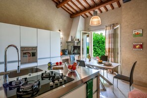 Villa, Smoking - Villa Colle 7 1 by Marche Holiday Villas (Acqualagna)