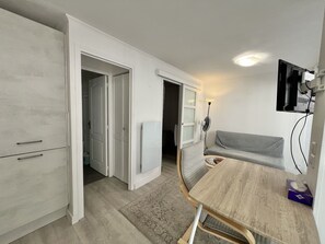 TV - Apartment sea ​​side (Antibes)