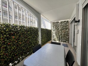 Outdoor dining - Apartment sea ​​side (Antibes)