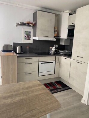 Fridge, microwave, dishwasher, coffee/tea maker