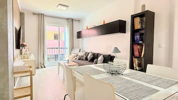 Una Smart TV, libros