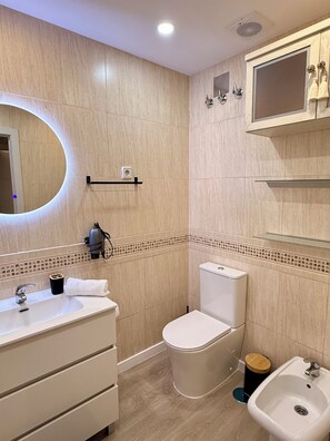 Bathroom - Modern Apartment Steps to the Beach (Fuengirola)