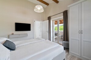4 habitaciones, tabla de planchar con plancha y cuna de viaje