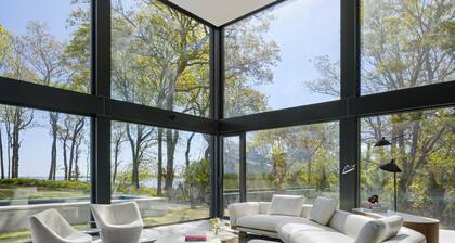 New Minimalist Waterfront