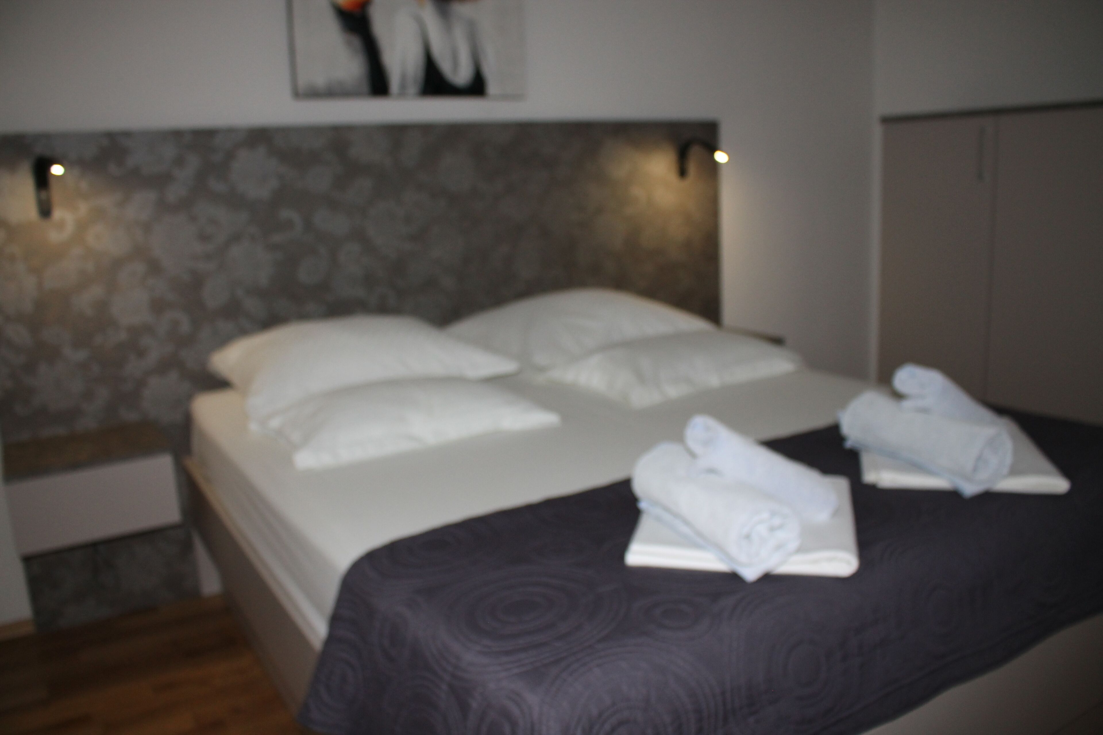 2 chambres, fer et planche à repasser, Wi-Fi, draps fournis