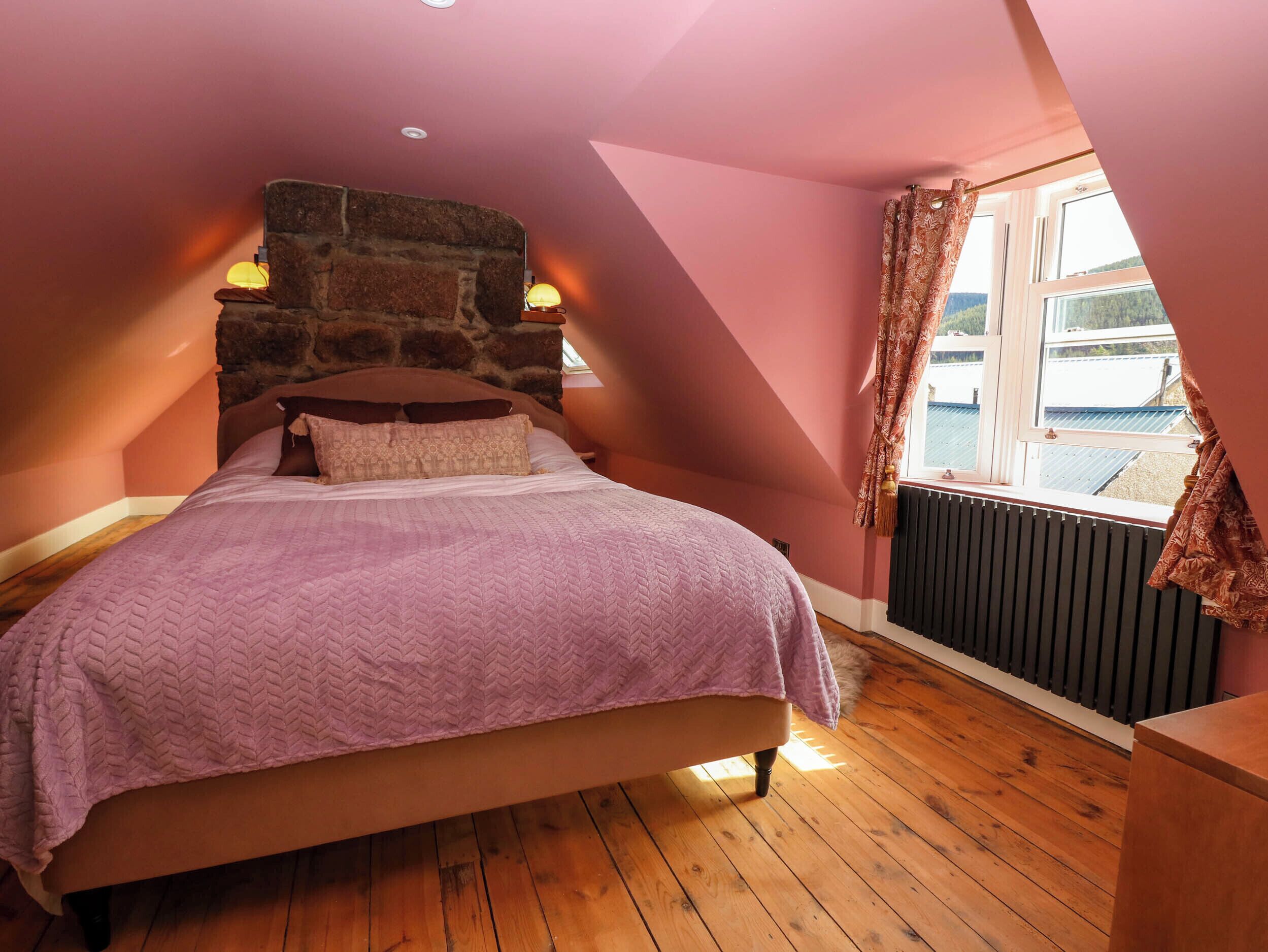 3 عدّة غرف نوم وبديكورات فريدة لكل غرفة وطراز فريد لكل وحدة