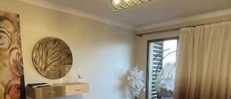 4 bedrooms, WiFi, bed sheets