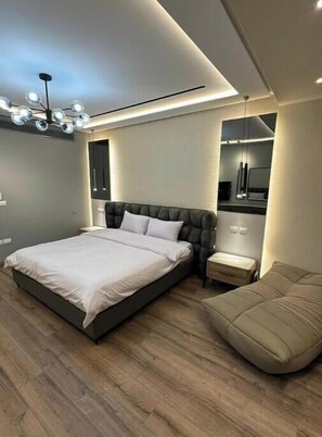 5 bedrooms, WiFi, bed sheets, wheelchair access
