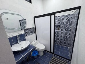 Douche, savon, papier toilette