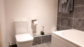 Hårføner og håndklær