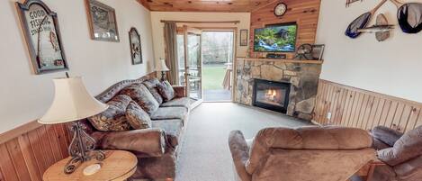 Una Smart TV, una chimenea