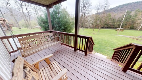 Rough Cut Lodge - Spruce Cabin