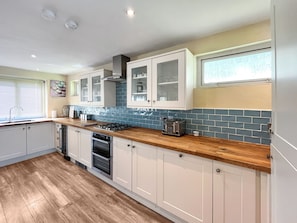Private kitchen - Tyn Y Celyn - UK48801 (Mold)