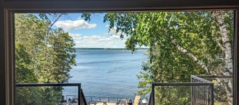 Lakehouse in Prince Edward County. Private Dock. Pet Friendly!