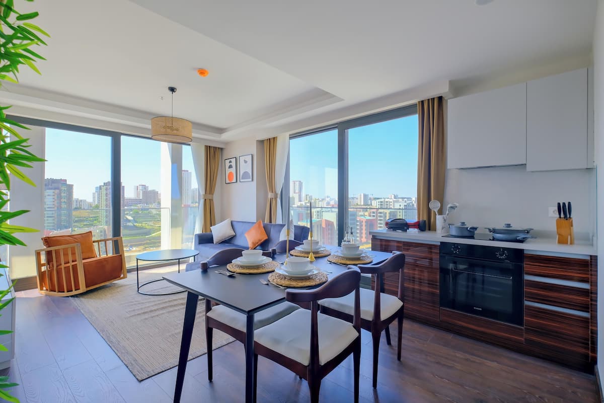 Design Apartment | 1 bedroom, in-room safe, blackout curtains, iron/ironing board