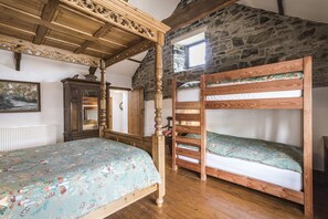 Mökki | 3 makuuhuonetta, yksilöllisesti sisustettu, yksilöllisesti kalustettu