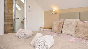 2 bedrooms, individually decorated, individually furnished, free WiFi