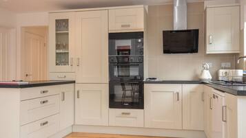 Dishwasher, cookware/dishes/utensils