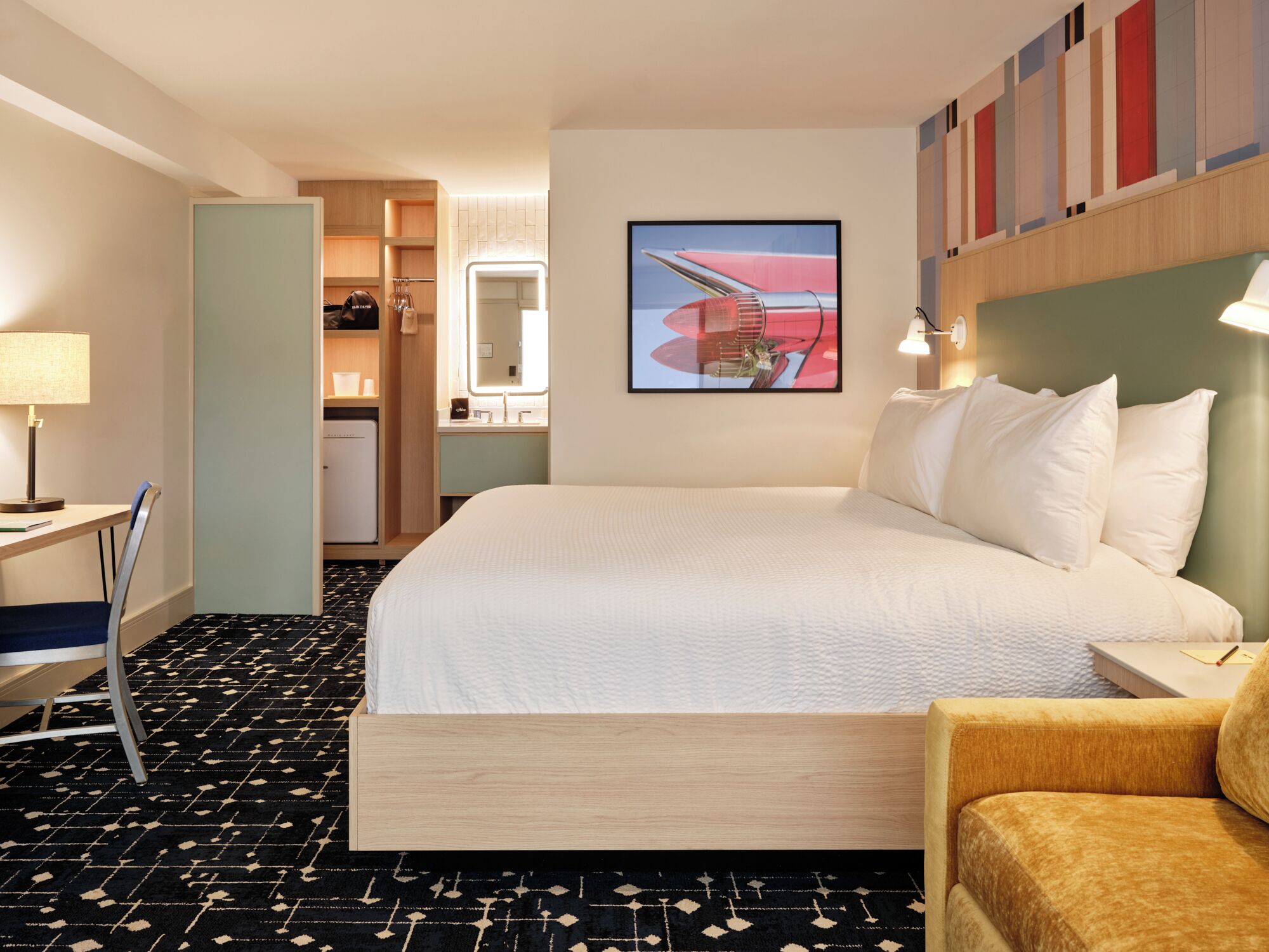 Deluxe Room, 1 King Bed with Sofa bed | Pillowtop beds, in-room safe, free WiFi, bed sheets