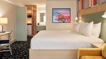 Deluxe kamer, 1 kingsize bed met slaapbank | Pillowtop-bedden, een kluis op de kamer, gratis wifi, beddengoed