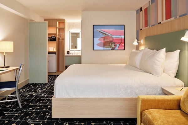 Habitación Deluxe, 1 cama King size y sofá cama | Camas con pillow-top, caja de seguridad en la habitación y wifi gratis