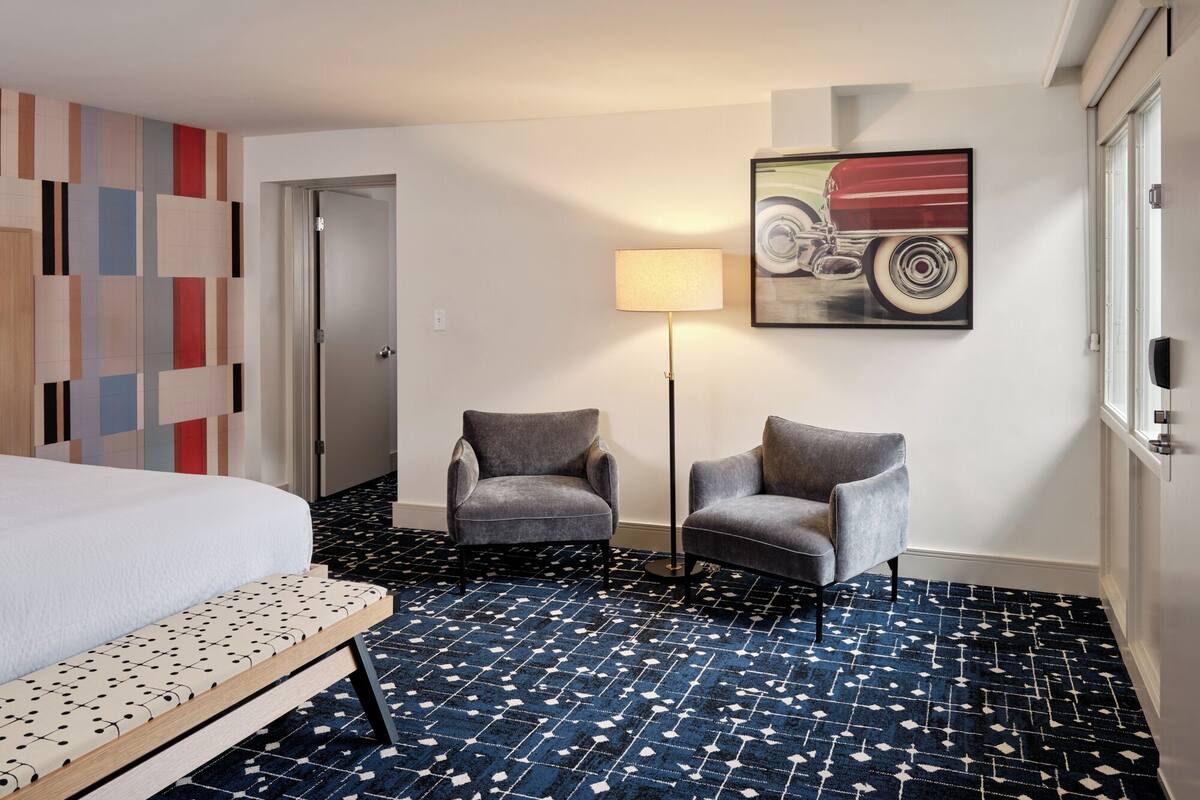 Pillowtop beds, in-room safe, WiFi (free), bed sheets