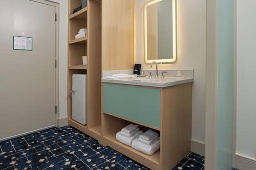 Habitación Premium, 2 camas Queen size | Baño | Regadera, secadora de cabello, toallas, jabón