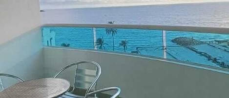 Standard Apartment, 2 Bedrooms, Balcony, Bay View | 2 bedrooms, blackout drapes, iron/ironing board, free WiFi