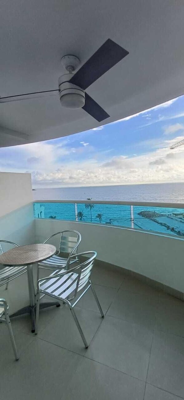 Standard Apartment, 2 Bedrooms, Balcony, Bay View | 2 bedrooms, blackout drapes, iron/ironing board, free WiFi