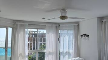 Standard Apartment, 2 Bedrooms, Balcony, Bay View | 2 bedrooms, blackout drapes, iron/ironing board, free WiFi