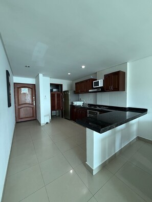 Standard Apartment, 2 Bedrooms, Balcony, Bay View | Private kitchen