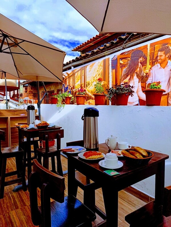 Outdoor dining - Superb hotel in Cusco ECOTERRA (CUSCO)