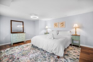 3 bedrooms, desk, iron/ironing board, free WiFi