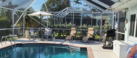 حمّام سباحة خارجي، حمّام سباحة مُدفَّأ