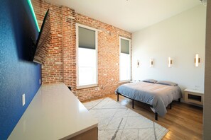 Desk, laptop workspace, free WiFi - Sky Lofts (Hastings)